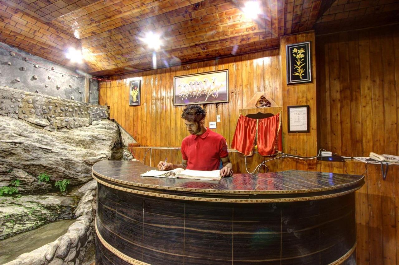 Hotel Capital O Shishamaati à Kulu Extérieur photo